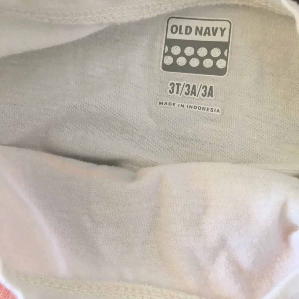 FINAL MARKDOWN Old navy long sleeved tee 3t